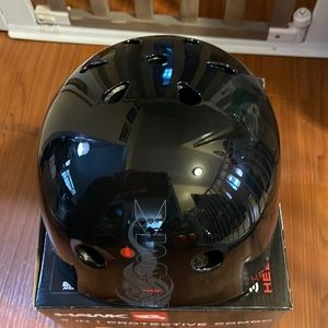 Tony Hawk 3 in 1 Protective Combo ~ Helmet, Knee & Elbow Pads